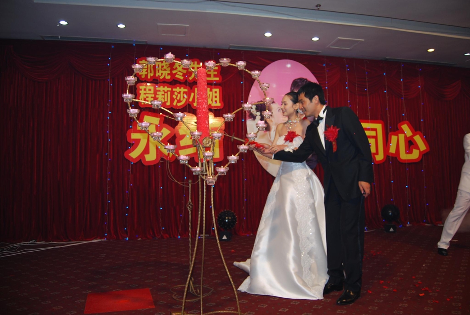 程莉莎郭晓东农村婚礼图曝光,全村人围观史上最接地气的明星婚礼