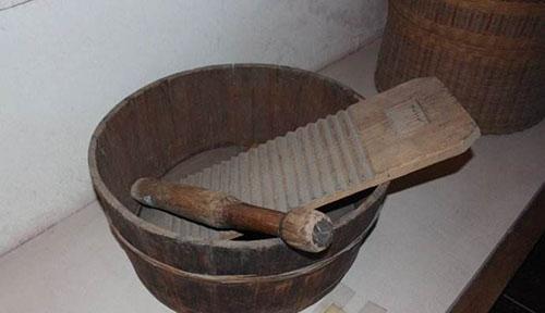 据说"捣衣杵"是住在水边的人们为了快速洗衣发明的,而居住在离水较远