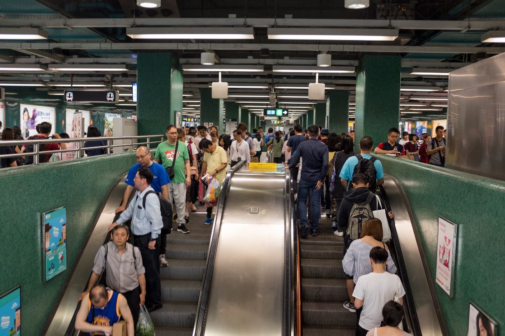 香港地铁实拍全世界最繁忙的地铁系统却没有任何安检系统