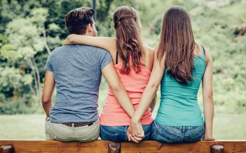 哪些女人容易身陷三角恋或多角恋