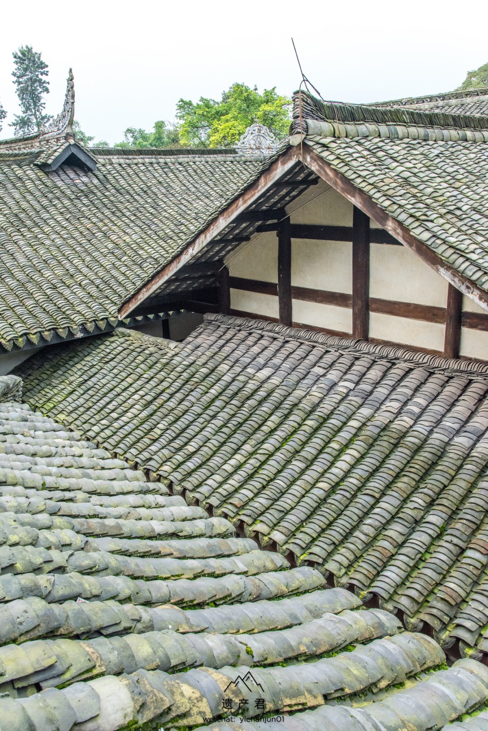 四川古代民居经常细长的木头当做房屋建筑的梁和枋,多用穿斗式构架