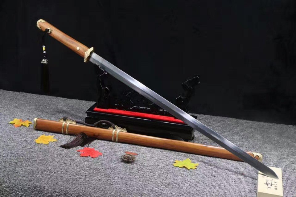 现代制造的刀剑能比得上古代制造的刀剑吗?两者有什么区别