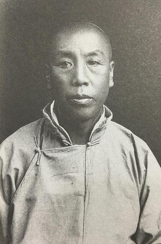 别再被电视剧骗了,"古代太监"身份证照片,个个精神矍铄