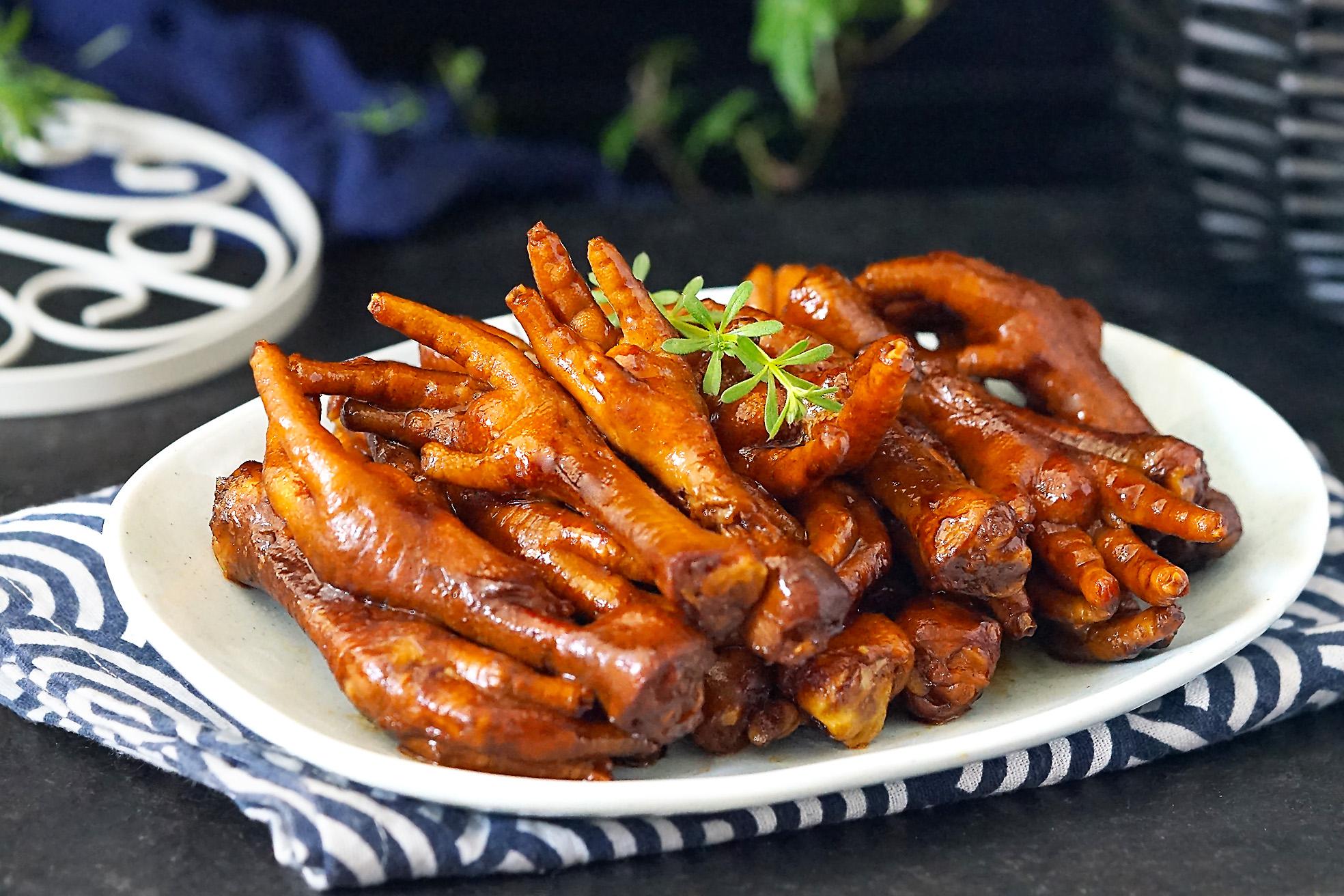 好吃到吮手指的鸡爪自己也能做,婆婆教会我后,我常给老公这么做