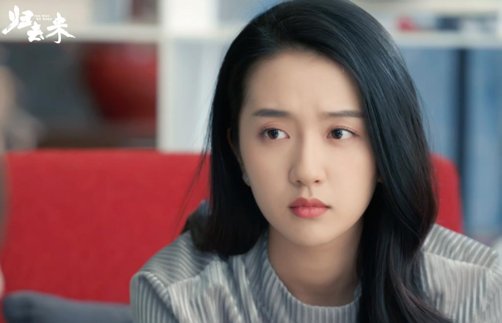 《归去来》彻头彻尾的大女二剧,所有主线都围绕她,男女主成点缀