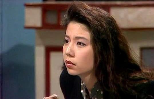 曾是黄家驹的未婚妻,30年如一日带着求婚戒指,今56岁依旧单身|林楚麒