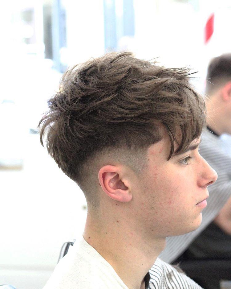 剪半截的型男发型很有男人味
