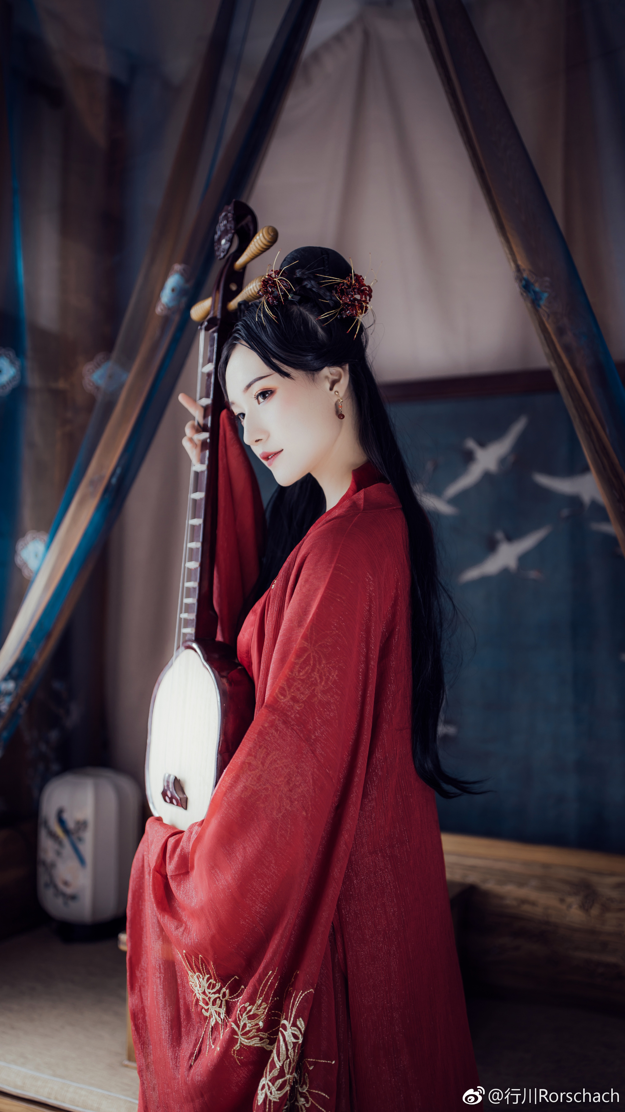 织梦行云繁华烬 凭栏浅影 箜篌弦惊 一曲无音 @行川rorschach 妹子
