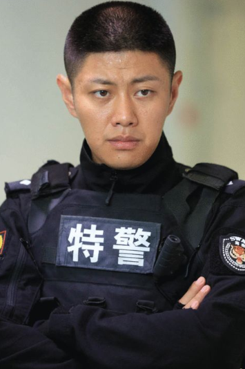 他1部戏用8个替身,剧组集体等他6个月,没人说耍大牌