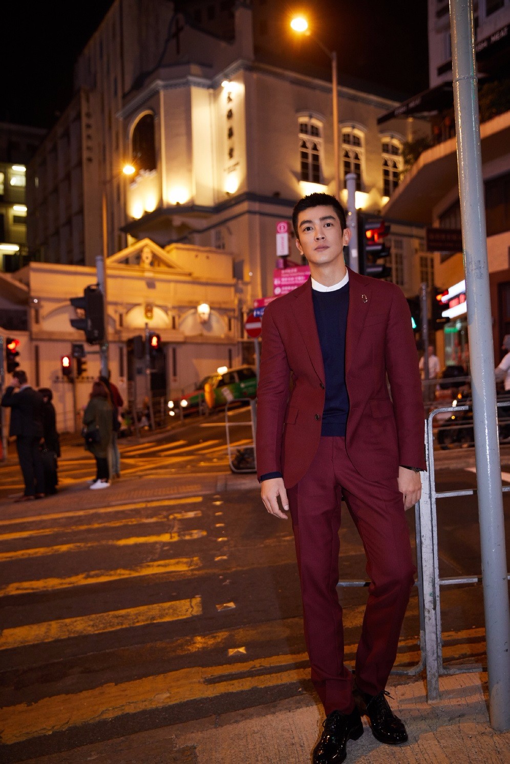 长得帅也要靠"衣装",杜江机场这身简直自毁形象,毫无星味