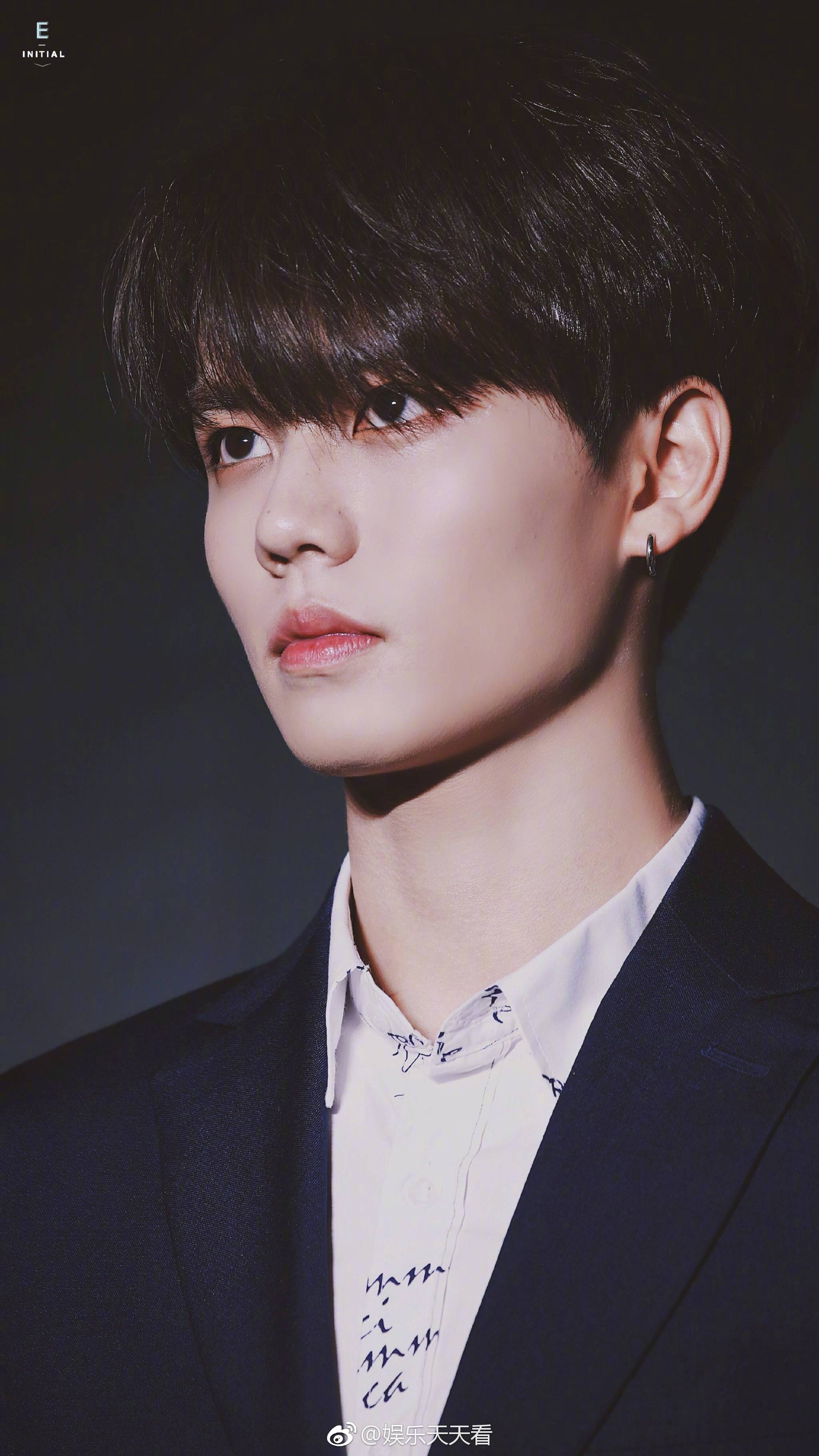 林彦俊西装礼仪,举止言行间满满都是绅士风度