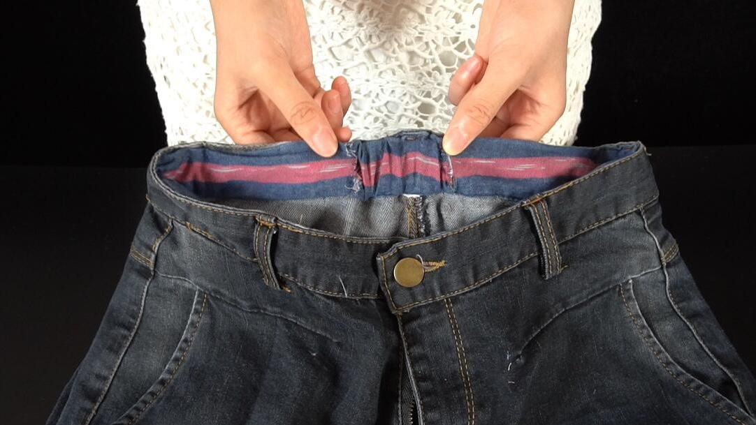 裤腰大了不用花钱找裁缝,这样剪一刀,立马就合身了,再也不臃肿