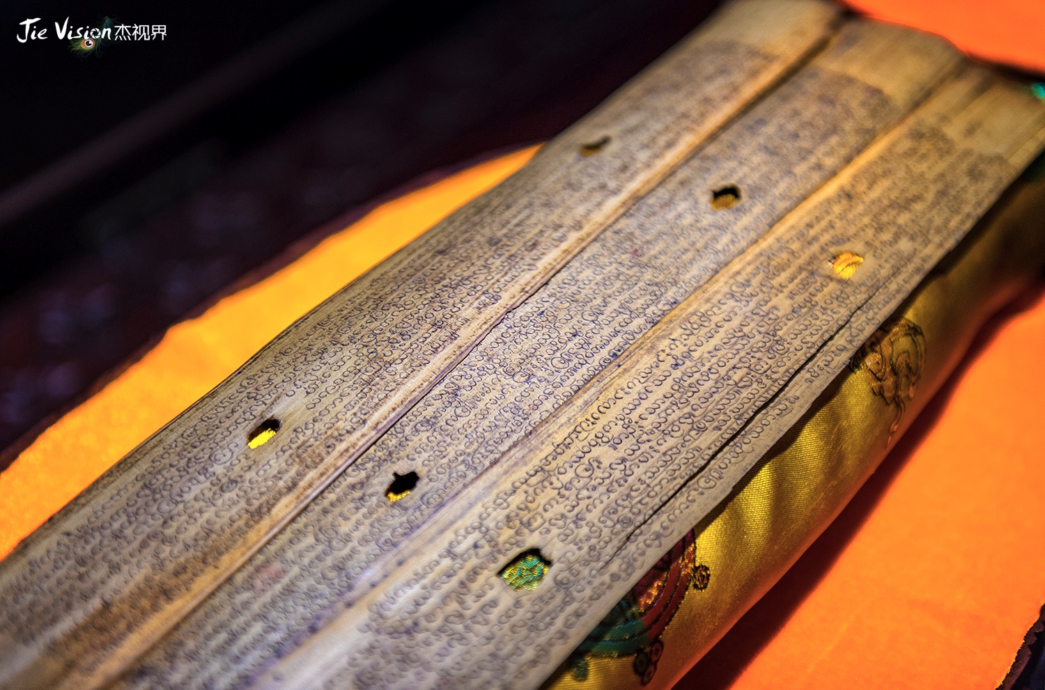 峨眉山镇山三宝惊现万年寺!虽珍藏数年但却鲜为人知!