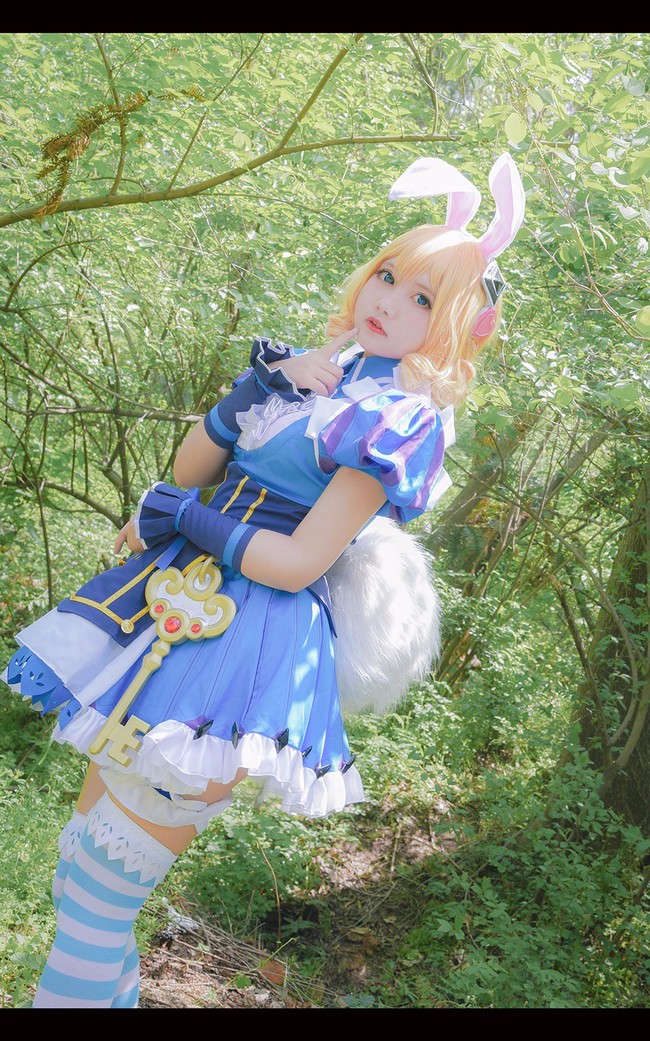 真人cos妲己仙境爱丽丝