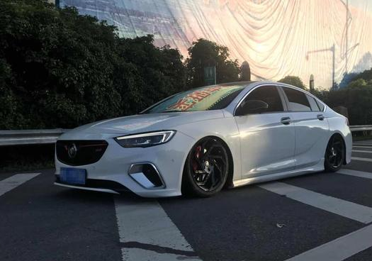 最新款的别克君威gs花费一万多改装气动避震之后效果出乎意料