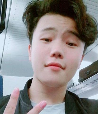 但没有想到的是这不是真正的斗鱼骚白,而是企鹅骚白然而没想到的是脸