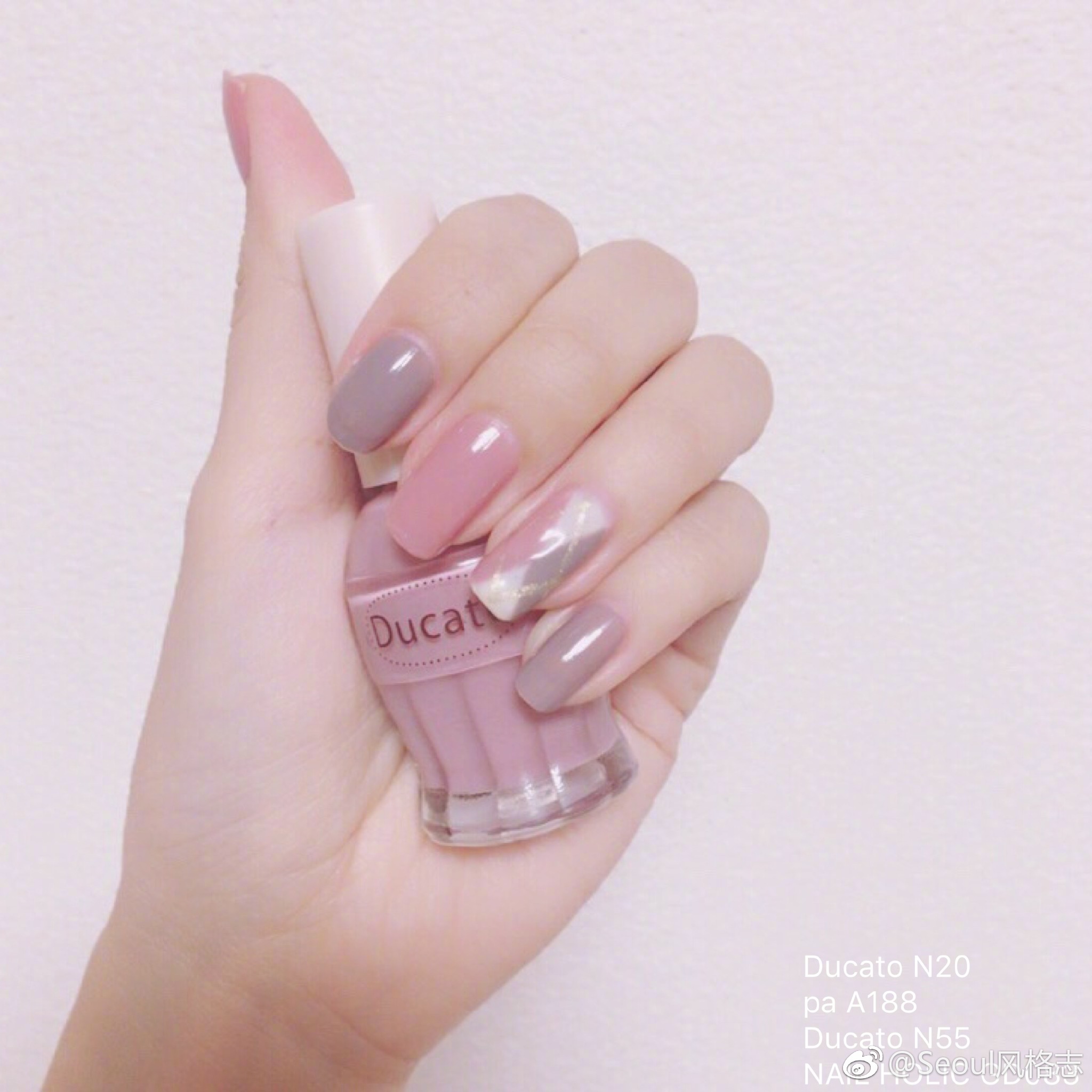 对这种简洁干净的美甲毫无抵抗力可言.