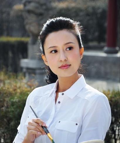 这些年央视也培养了不少年轻主持人,说起央视女主持人还不能不提张蕾