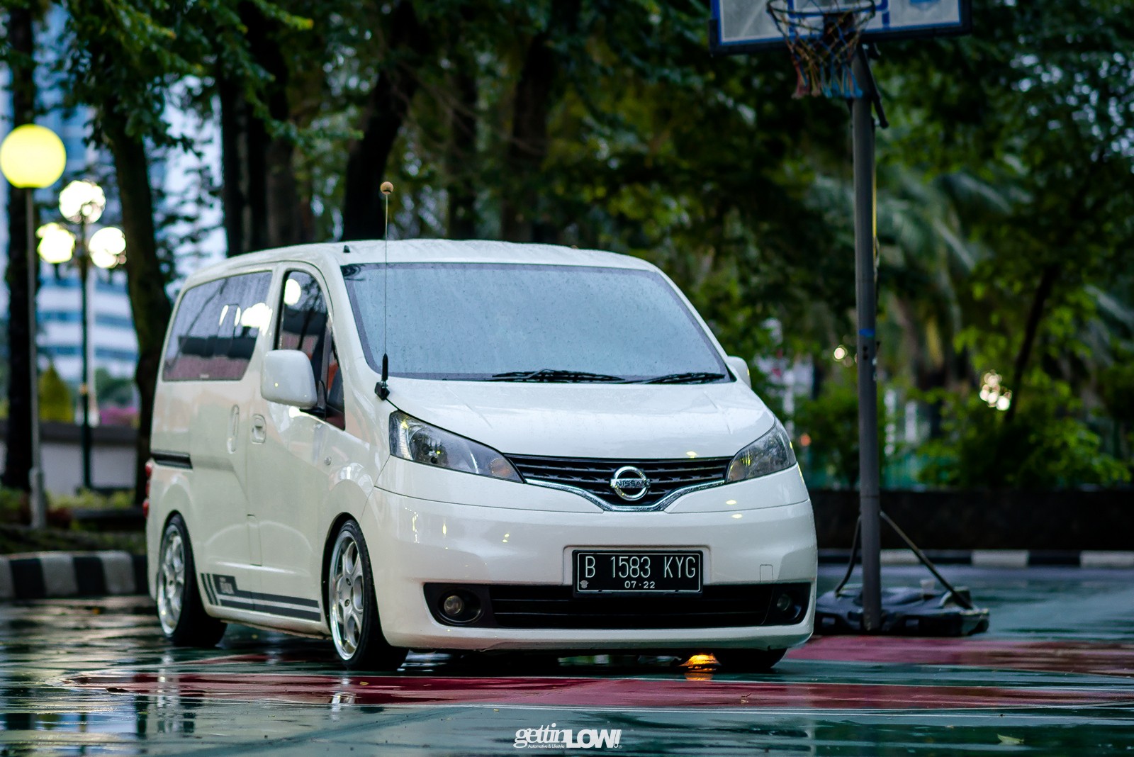 谁说面包车不能改?日产nv200改装案例