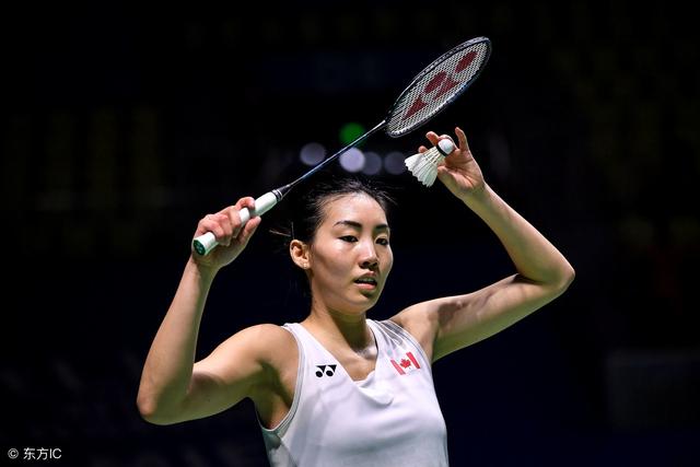 在赛场上的李文珊体能充沛,第三局仍旧能快速的移动和大力下压,这对于