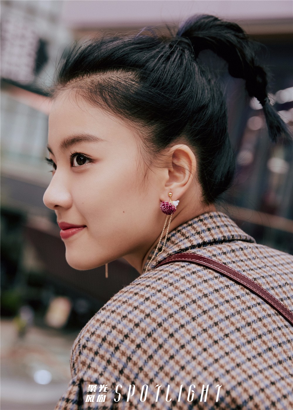 雅玫最新杂志大片曝光 酷帅甜美展现多面魅力