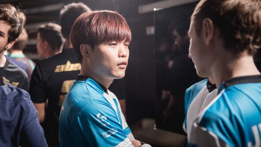 而是五芒星全满的khan,大木老师impact,去年一手纳尔非常亮眼的soaz