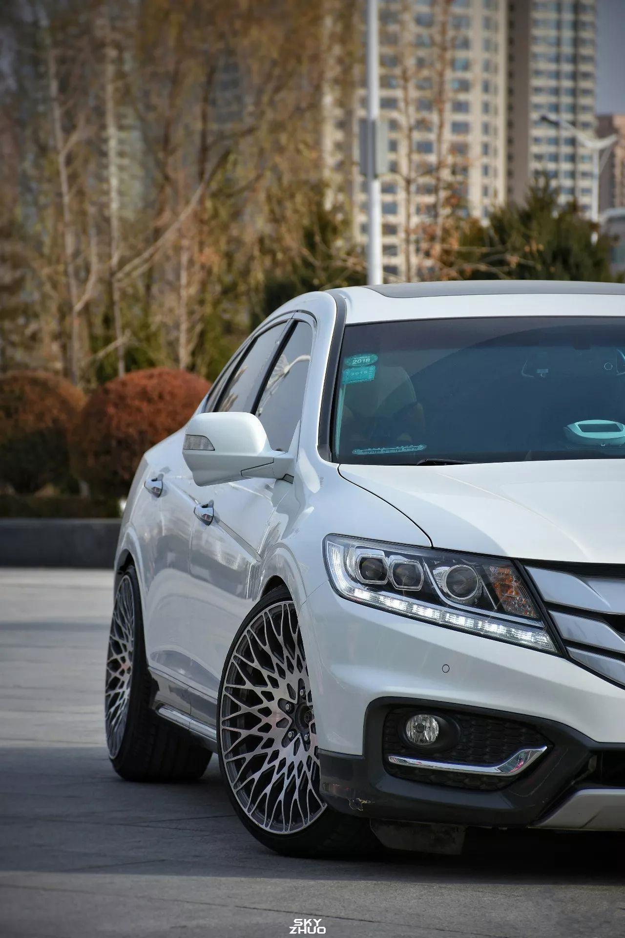 本田家族的改装车那么多,这辆贴地的歌诗图绝对是小众案例!