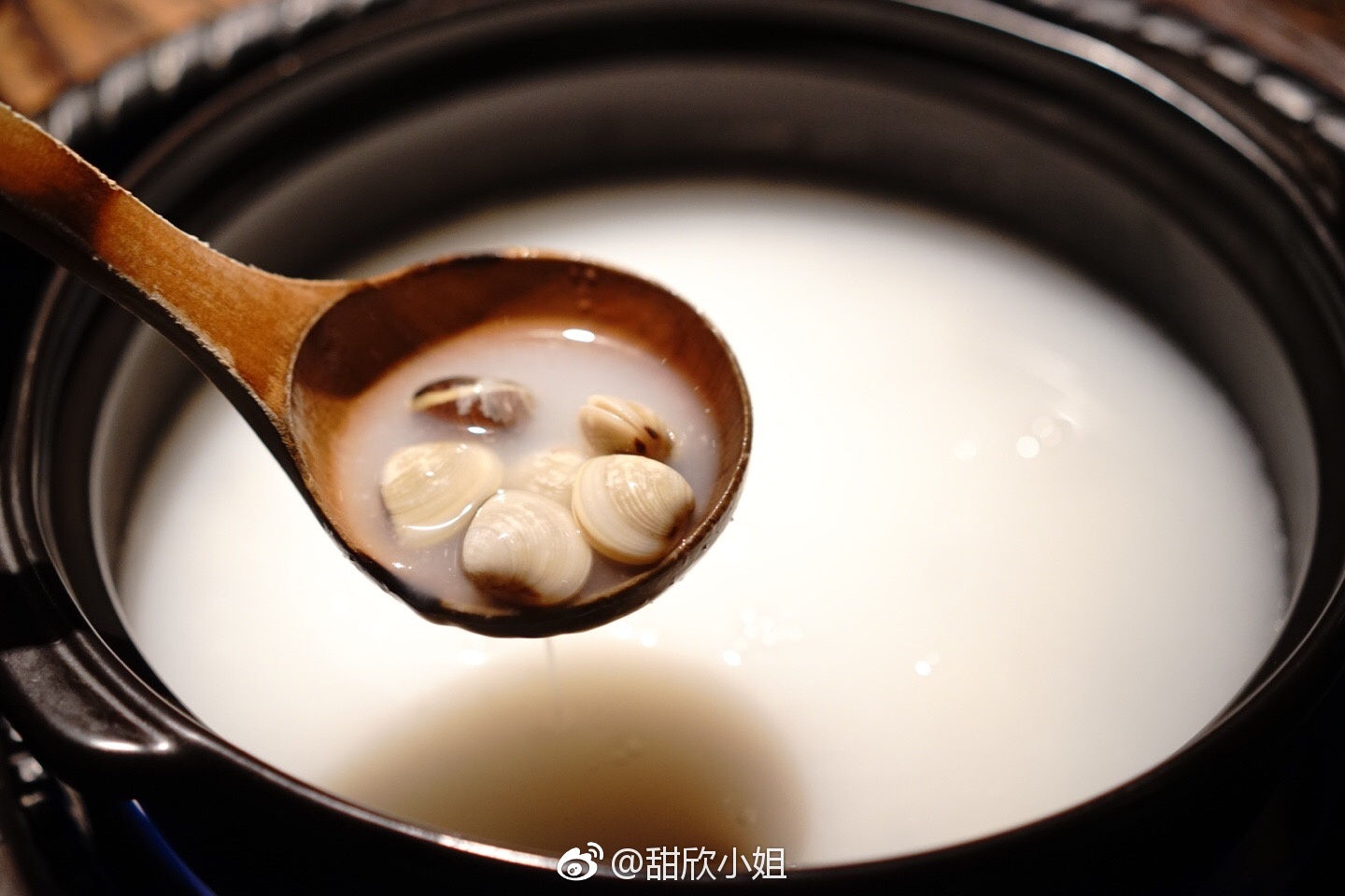 我不爱吃猪杂,顺德的猪杂粥就和我无缘了,宵夜来吃吃毋米粥|顺德|猪杂