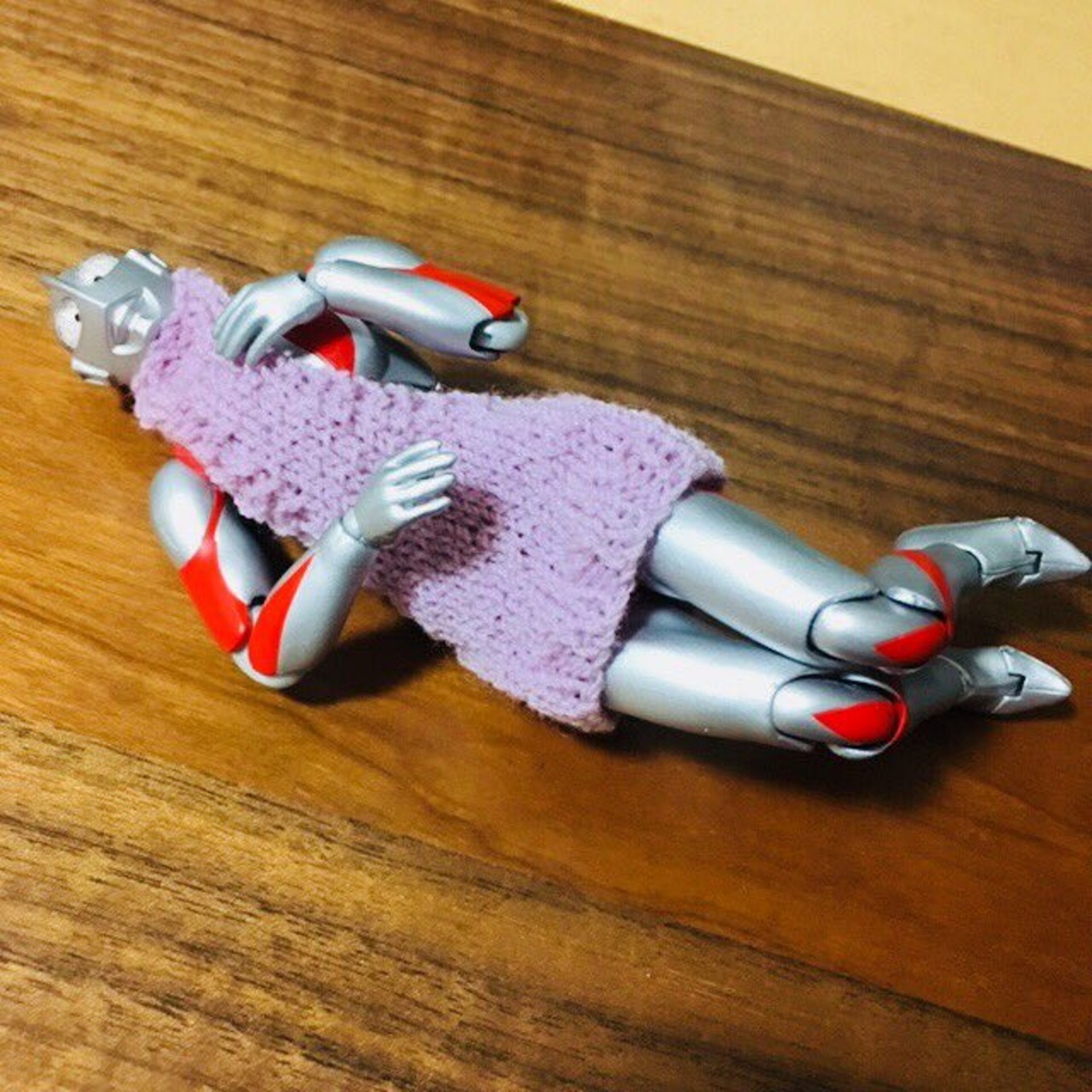 奥特曼摆性感写真pose吓坏所有人网友毁我童年啊