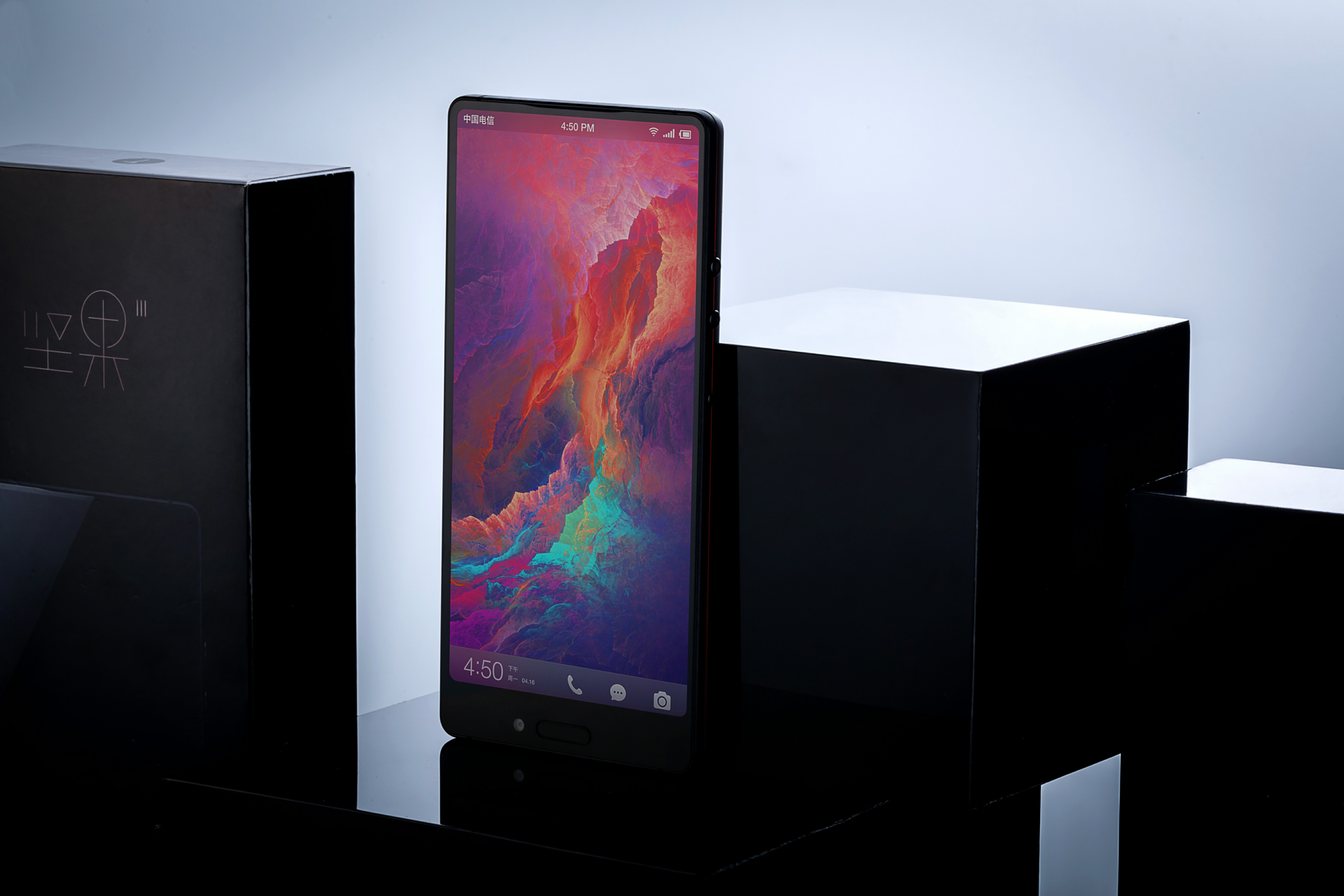 坚果3图赏:三面无边框全面屏 中框金线设计带来的颜值巅峰