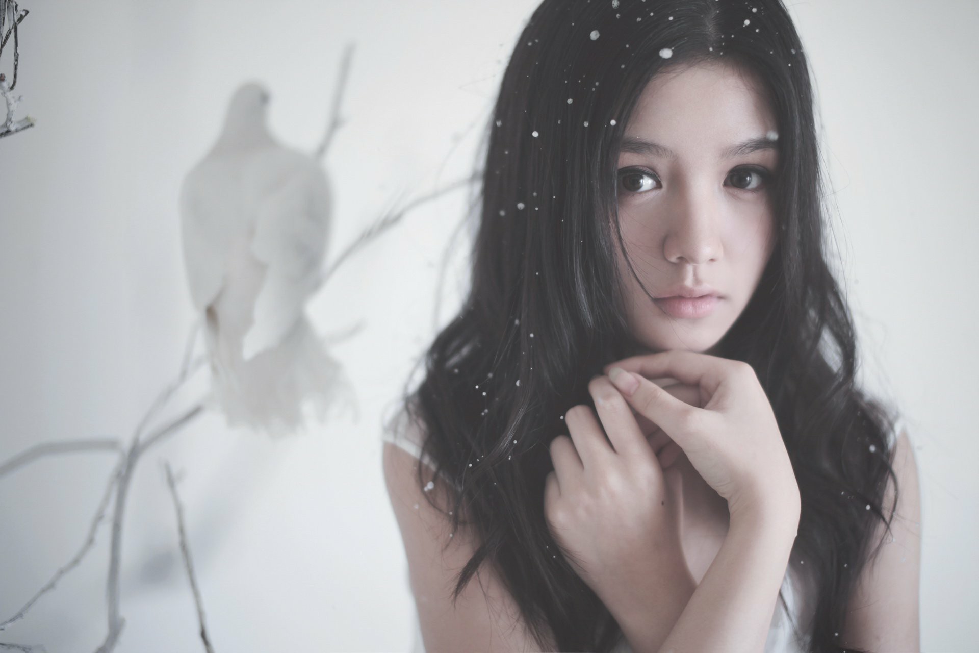 伤感励志语录 也许,会有人,因为你带着落寞的笑容而爱上你