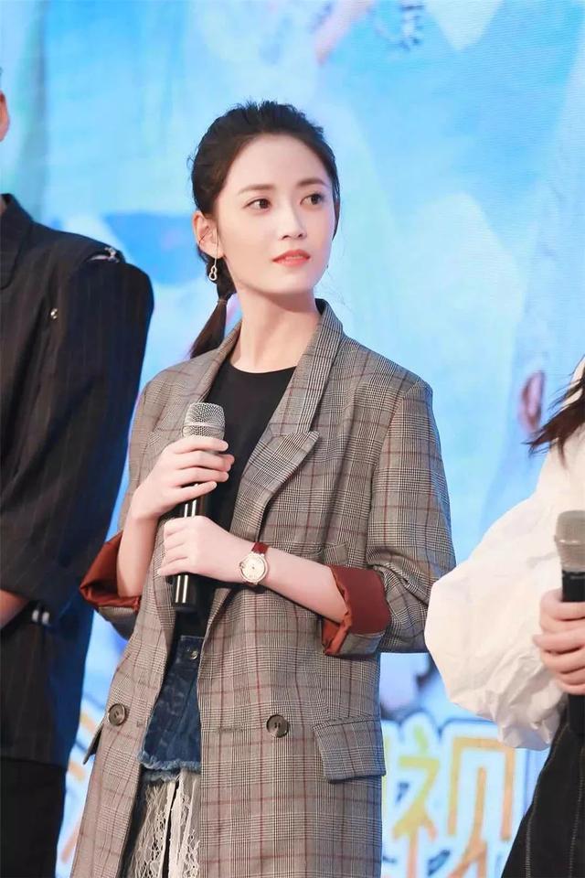 香蜜空降广州引围观 邓伦:《香蜜》是杨紫长大