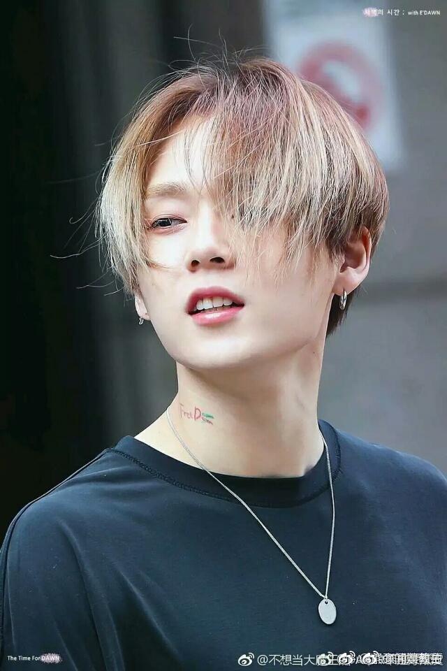 泫雅男友金晓钟活动中断