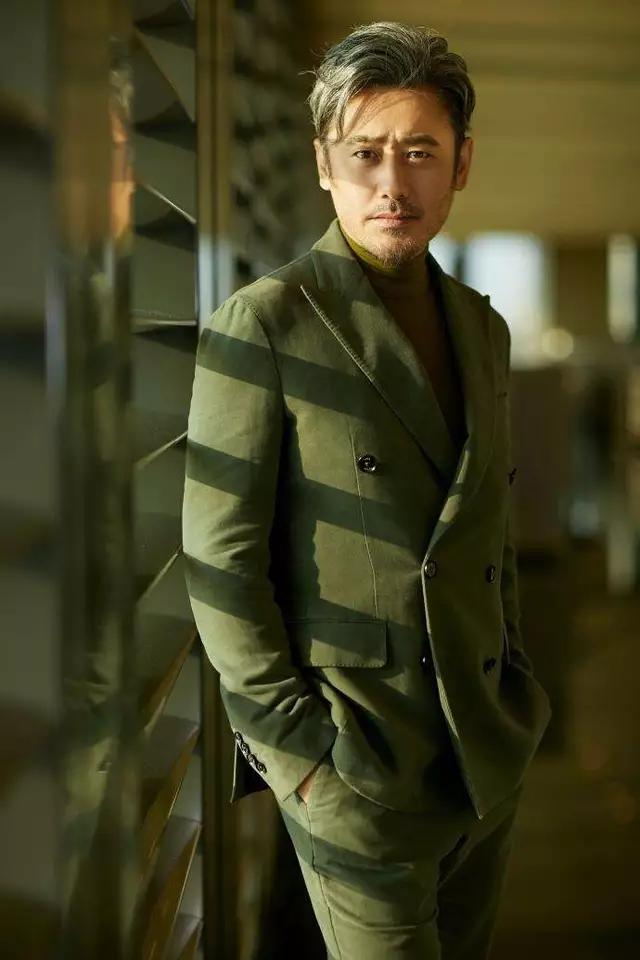 吴秀波:曾经说追求淳朴简单,原来不过是一张面具