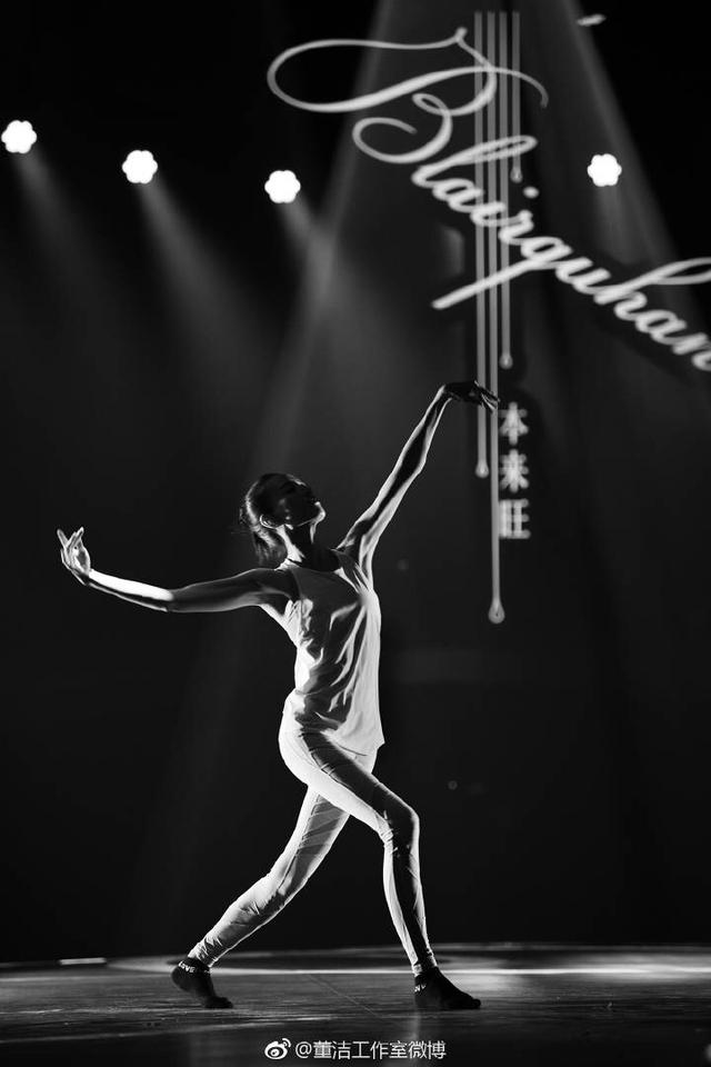 董洁《新舞林大会》练舞,身姿优雅舞步轻盈,解锁舞蹈魅力