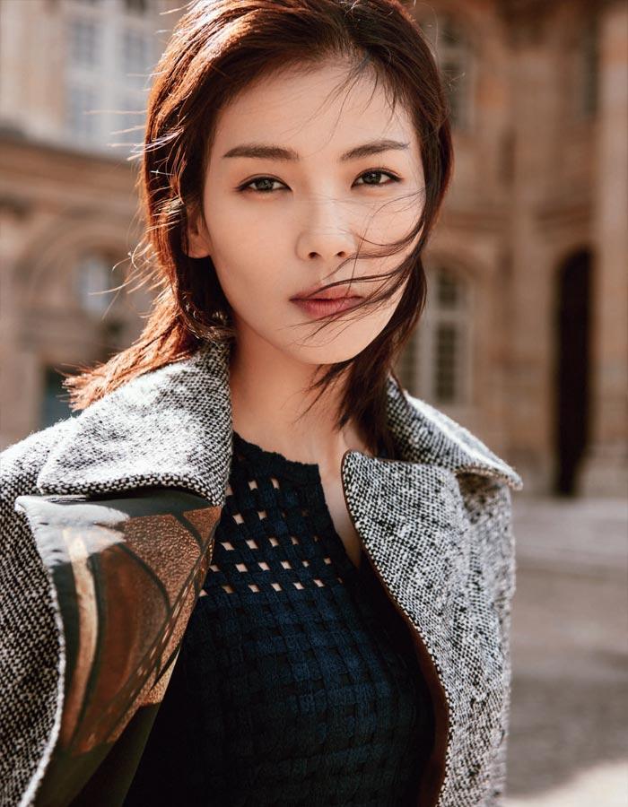 刘涛素颜在街头拍戏被偶遇,网友:素颜和照片上千差万别