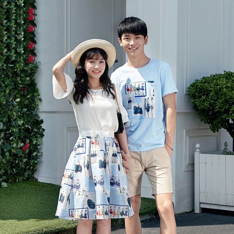 将男生短袖t恤上的底色运用在女生裙子上,而且采用了平铺设计的方式.