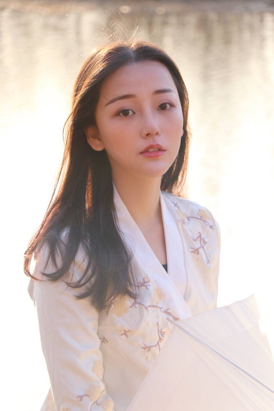 美女校花就读于浙江传媒学院来自湖北襄阳