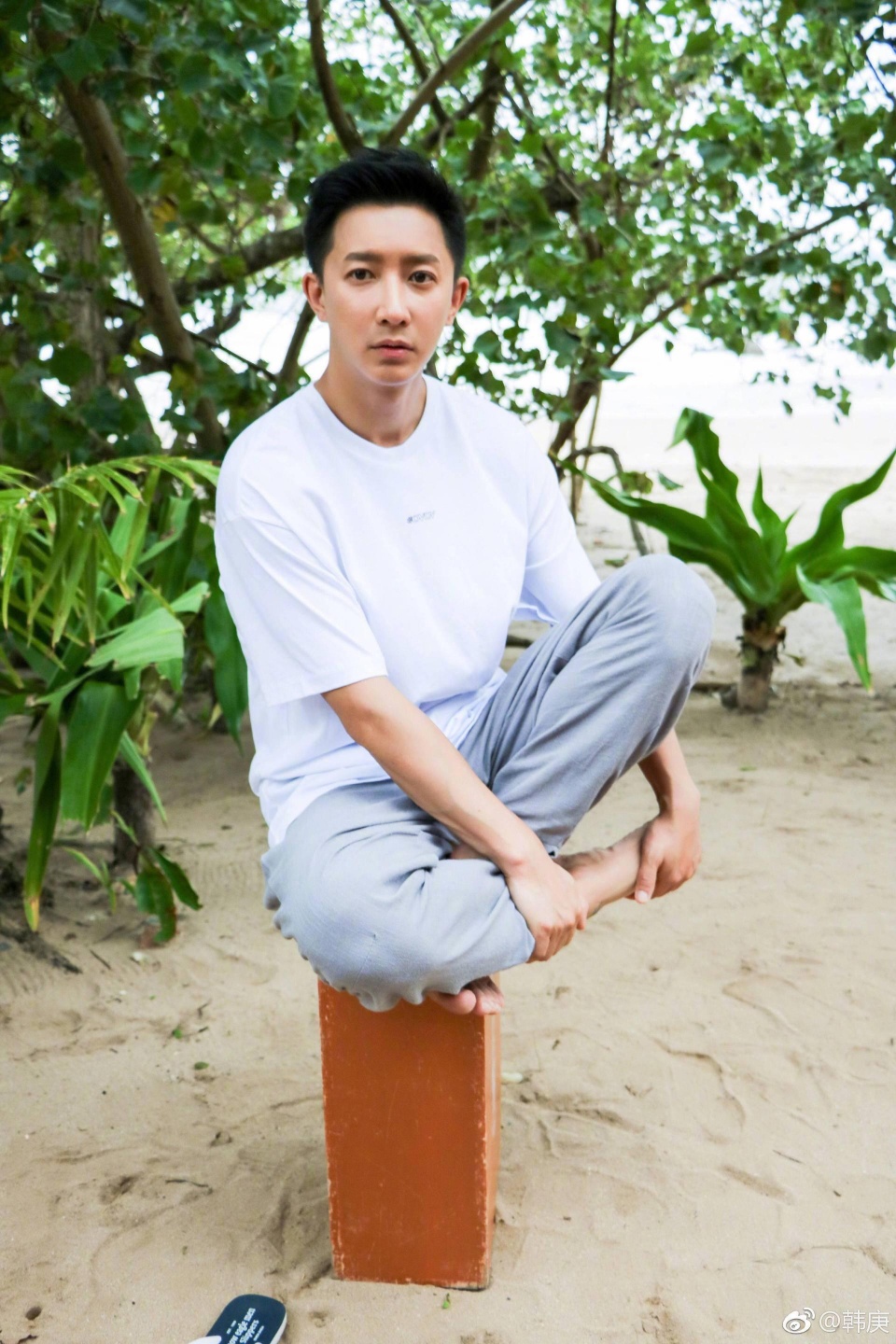 她空运矿泉水,他要求1公里有五星酒店,谁给了明星膨胀的权力?