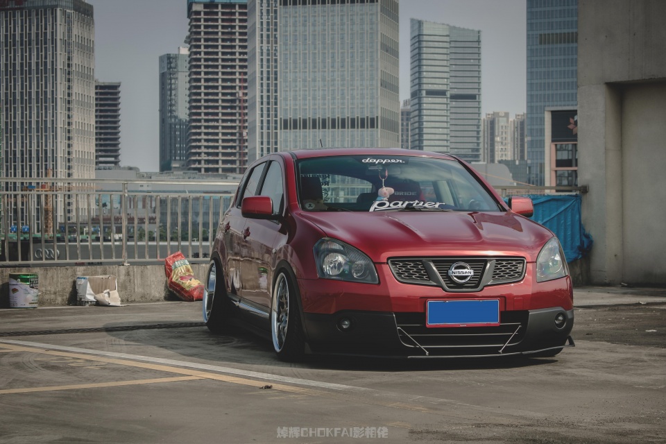 接手老妈的逍客改成低姿态,换了5套轮毂后终于找到理想状态!