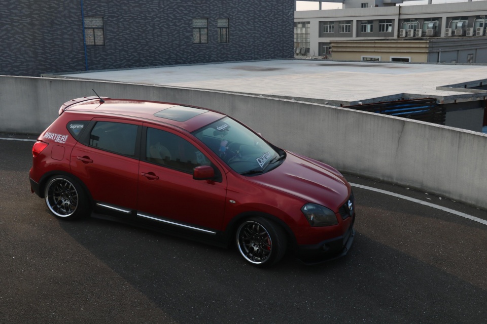 接手老妈的逍客改成低姿态,换了5套轮毂后终于找到理想状态!