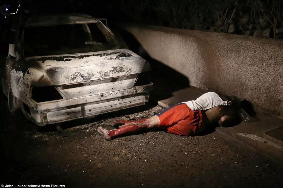 74人被活活烧死希腊度假胜地发生惨烈火灾现场宛若庞贝