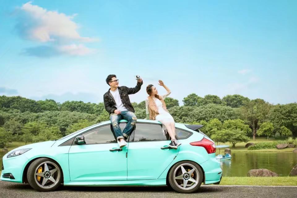 东莞车友同时拥有两辆福克斯,其中那辆st改得很黄很暴力!