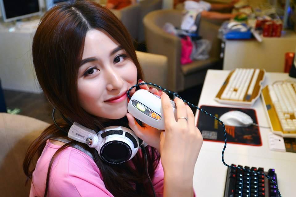 网吧女陪玩透露心酸经历,1小时的收入让你想不到,网友评论炸锅