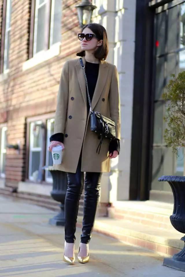 大衣搭配包包,大气之中带着精致!