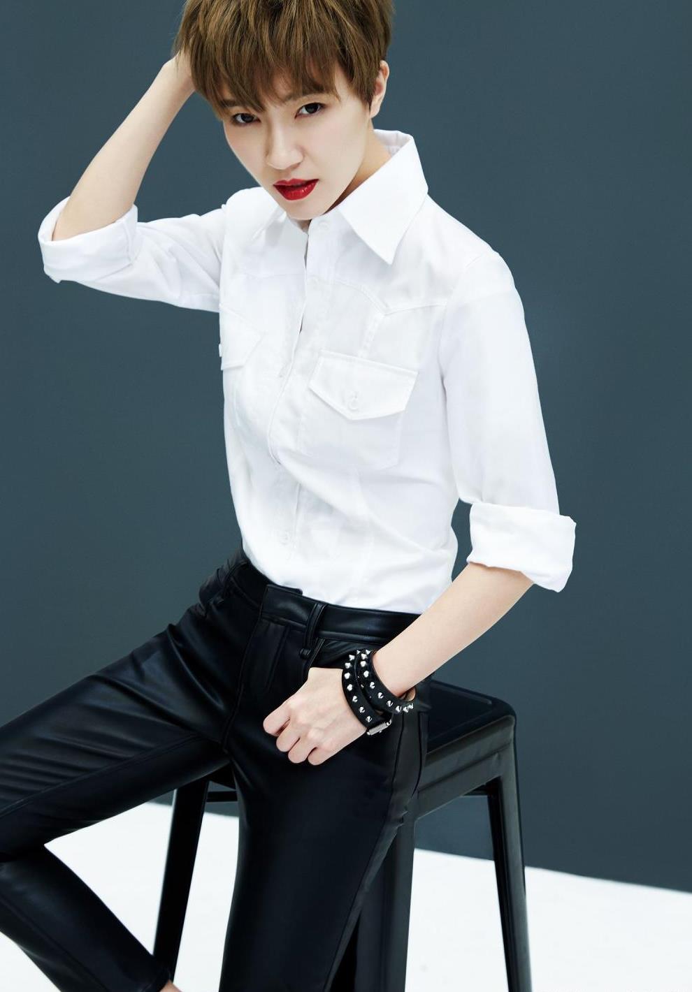 短发的焦俊艳帅炸了天! 长发的她温柔似水, 真的怀疑自己瞎了眼