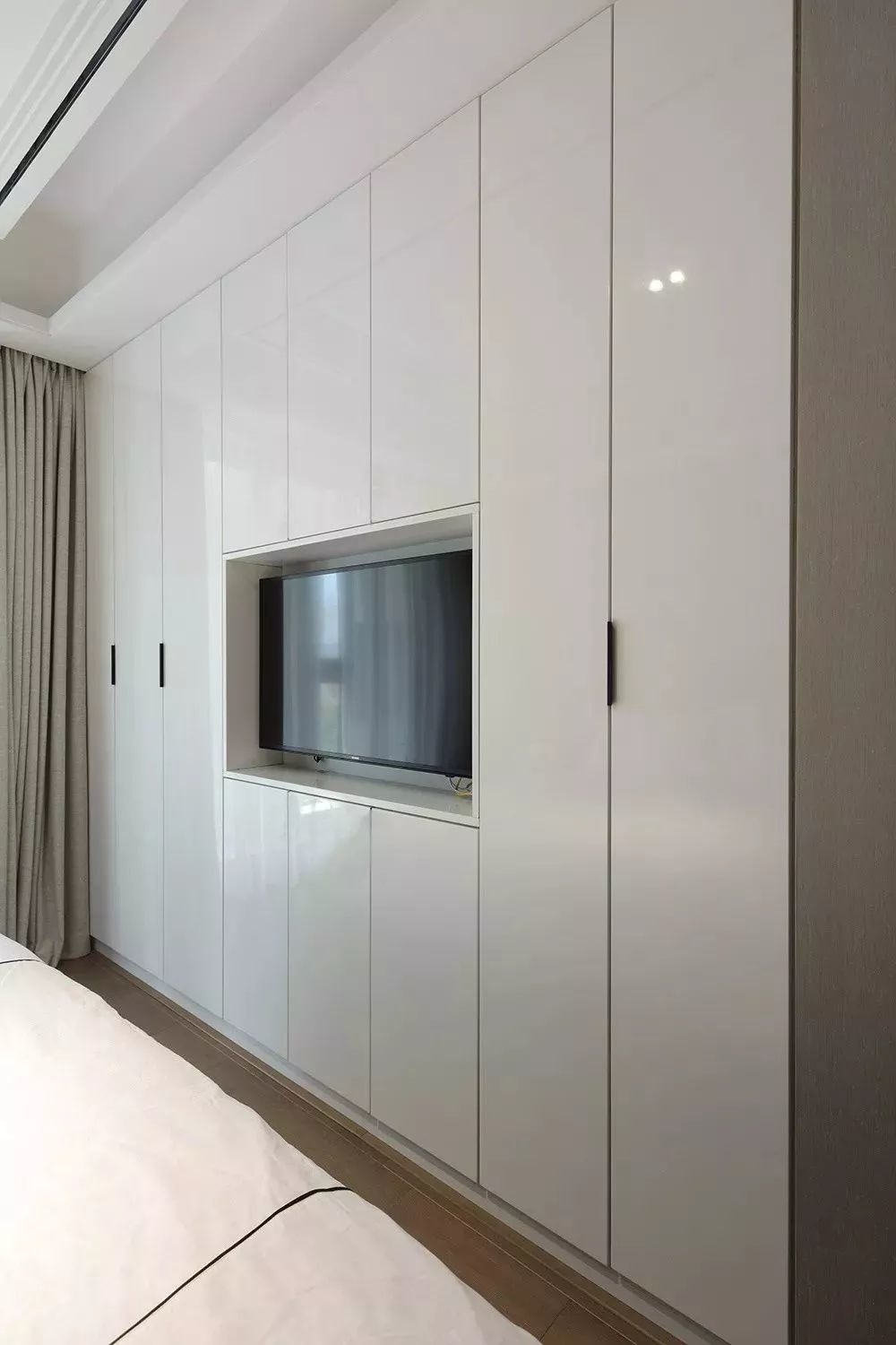 衣柜带电视柜,这设计实用,也挺美!