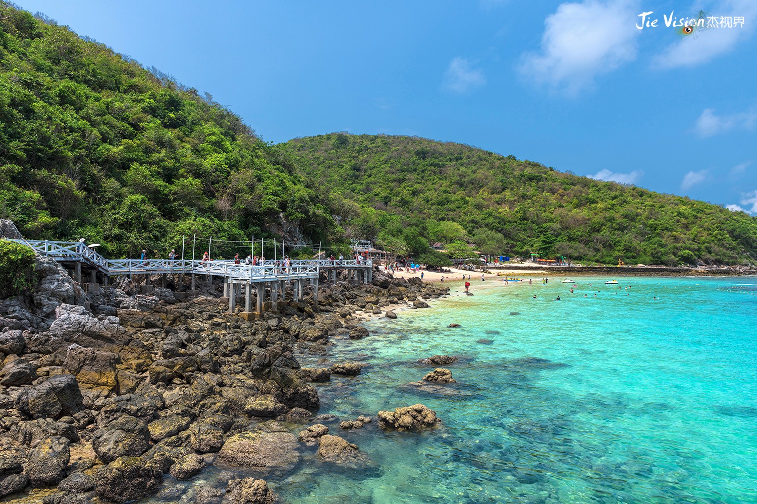 阳光,沙滩还有我和美女导游组成的"情侣"格兰岛没有什么不可能