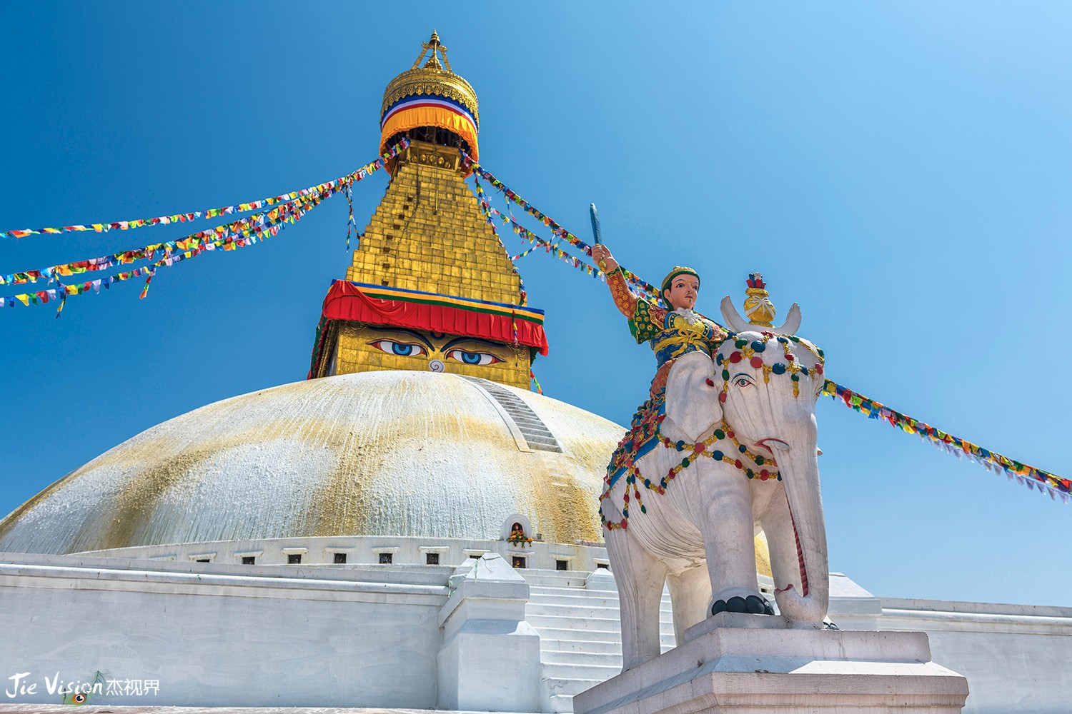 加德满都博达哈大佛塔又叫大白塔,是全世界最大的圆佛塔,是尼泊尔藏传