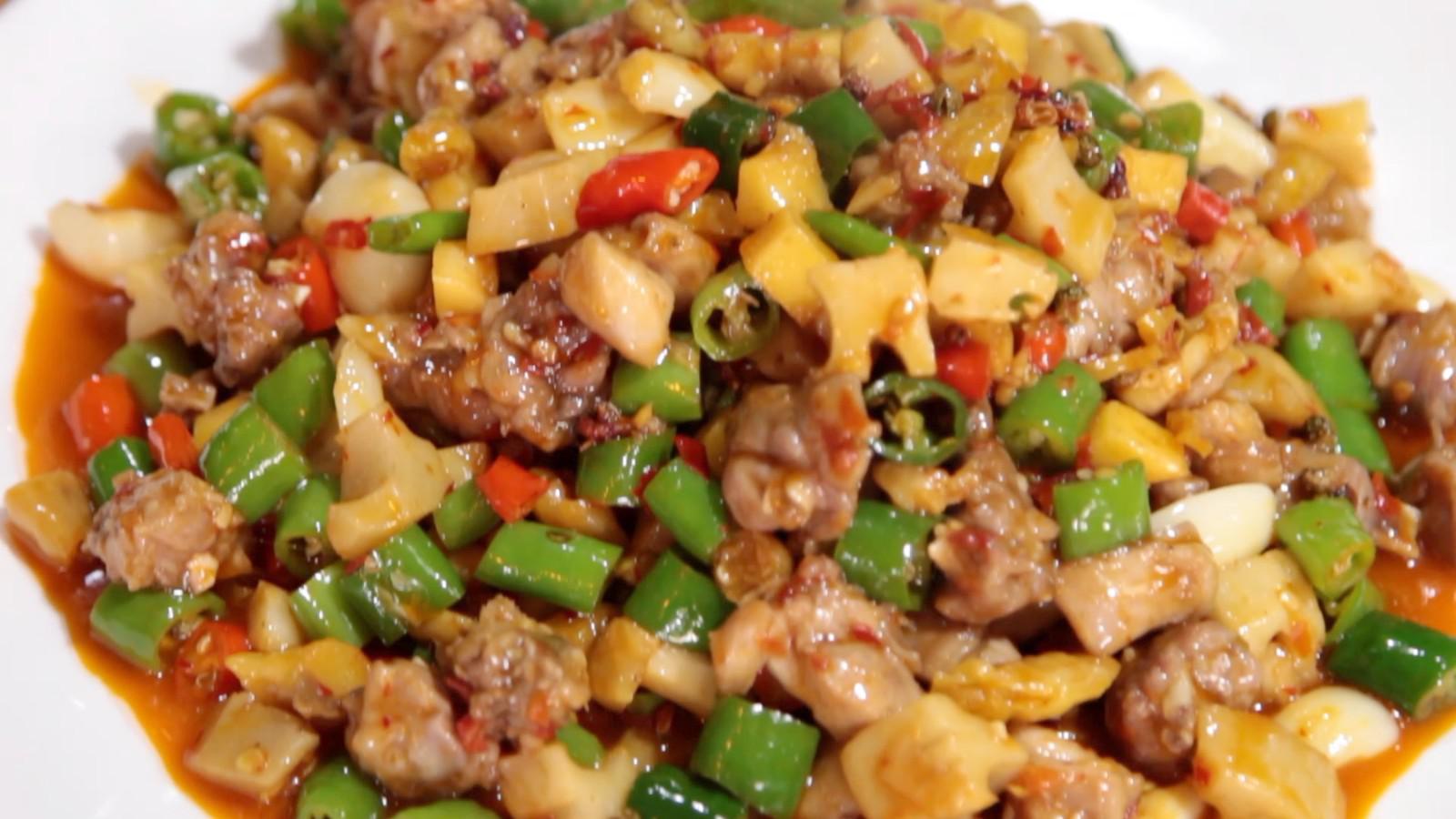 这才是正宗自贡泡椒兔做法,保证让你味蕾大开,跟着学起来!